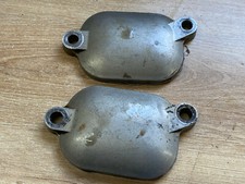 UNE PAIRE DE CACHE CULASSE