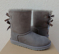 UGG GREY BAILEY BOW II SUEDE/