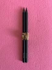 2 Crayons  À Papier Louis Vuitton Gainer De Cuir