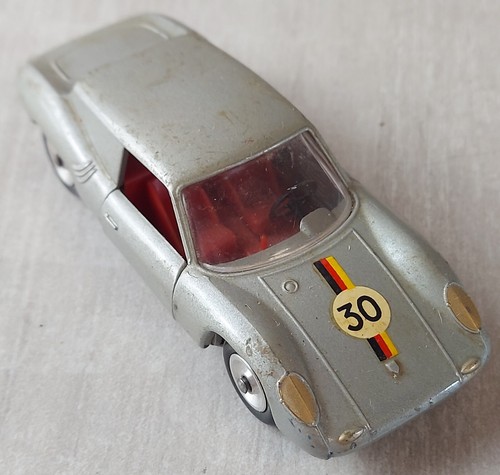 Ancienne petite voiture