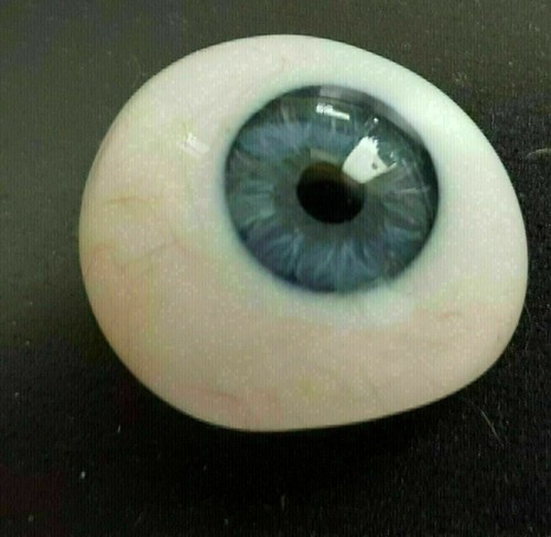 Oeil prothétique humain