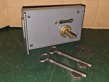 Serrure apparente en applique