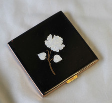 Poudrier ancien laqué noir