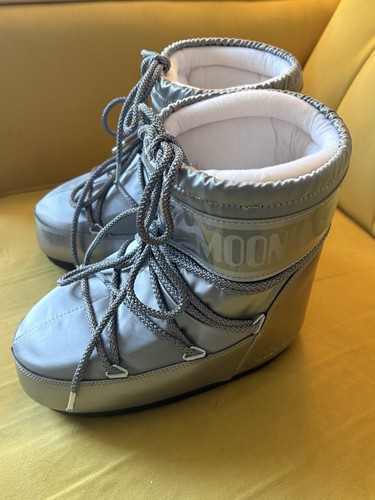 Brand new moon boot sole - *brand,