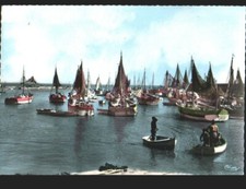 PORT-DES-BARQUES (17) BATEAUX de PECHE animés vers 1950