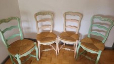 chaises anciennes  en bois peint siège paillé bon état