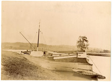France, Cher, Bâteau à Fond Plat, vintage albumen print vintage albumen print 