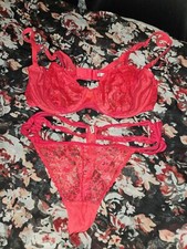 String et Soutien-Gorge Darjeeling Rouge en Dentelle - Taille 90D L