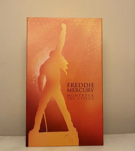Queen official figurine of - -,