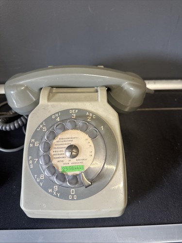 Ancien téléphone fixe - , à