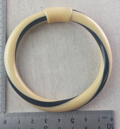 Ancien bracelet jonc - ,, lea