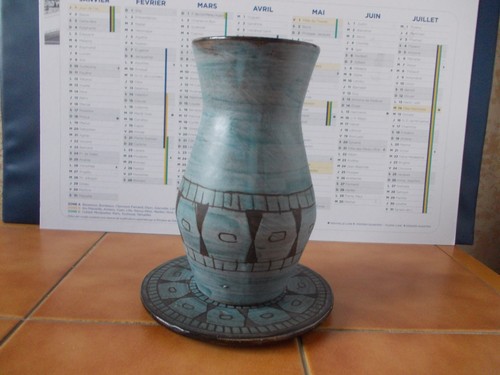 Ancien vase support - +,