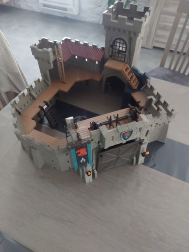 Playmobil château faucon - playmobil,
