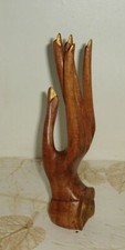 Main en bois léger sculptée