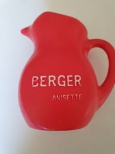 Carafe Anisette Berger en plastique rouge (Vintage)
