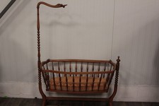 Lit Berceau Col de cygne noyer XXème siècle (64351)