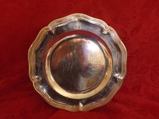 joli plat en argent massif aux armoiries famille Thomassin