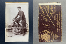 Grampa, Lyon, Monsieur à