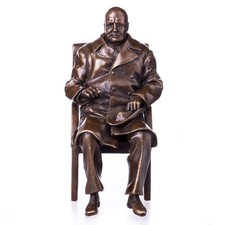 Statue en bronze de Winston Churchill Assise sur un chaise d'après Léon Pitel