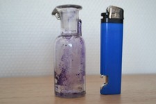 Petit encrier ancien en verre