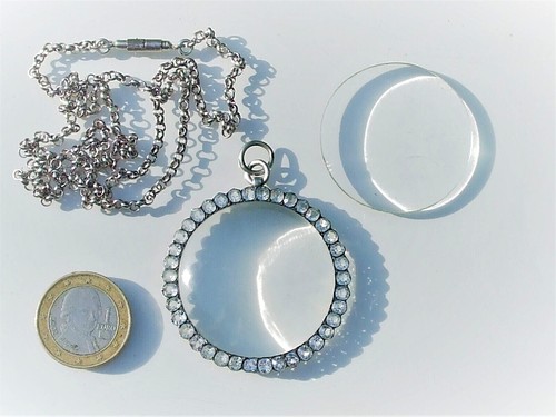 Beau pendentif royaliste - beau,