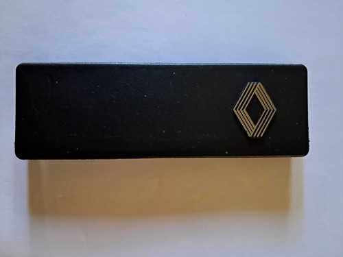 Cache emplacment auto radio - cache,