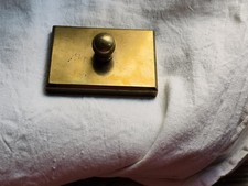 Très sobre presse papier en