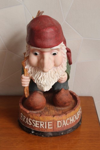 Collector figurine statue - /,