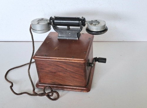 Ancien téléphone - , à