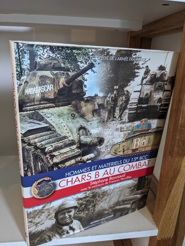 Chars combat hommes et - au,