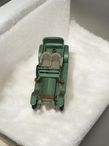 Voiture miniature ancienne