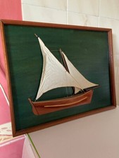 Demi coque - Beau voilier encadré sur le mur
