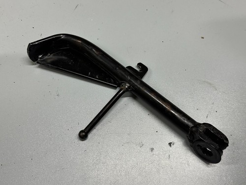 Une bequille laterale scooter - une,