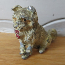 Figurine petit Bronze de Vienne polychrome petit chien ou chat blanc 19 e