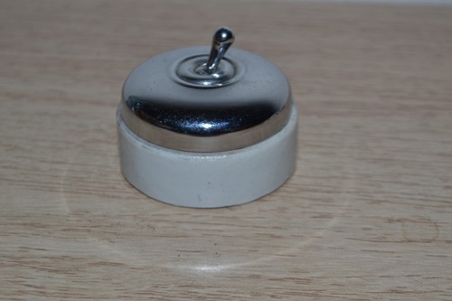 Ancien interrupteur applique