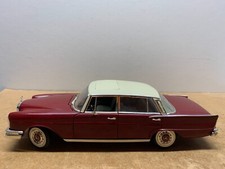 REVELL MERCEDES BENZ 220SE SANS BOITE 1/18 E6