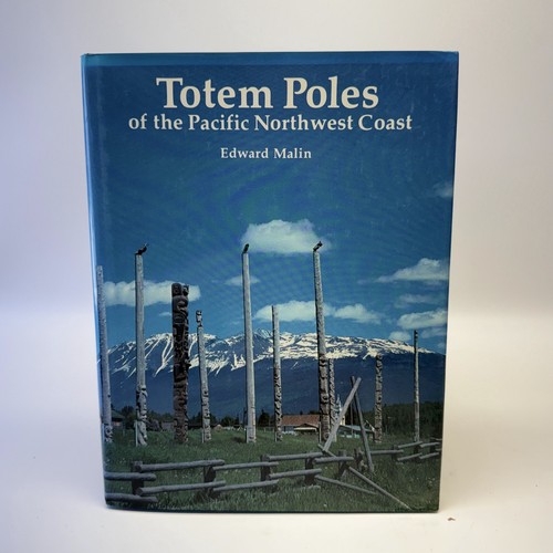 Totem poles the pacific - of,