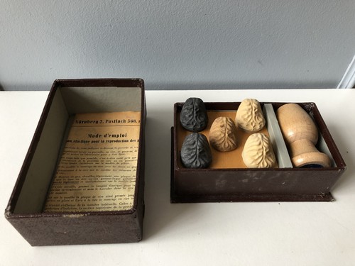 Vintage cabinet curiosités