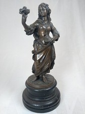 Régule "Courtisane Au Bouquet" sur Socle en Bois dans le Style E. Rancoulet 23cm