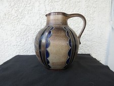 Très beau pichet en grès à décor d'une branche florale