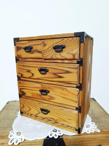Petite commode japonaise - , en