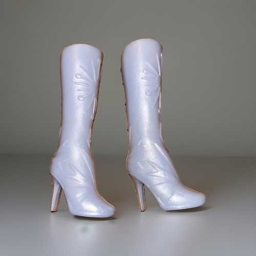 Bottes grises pour - pour, poupée