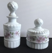 Porcelaine de Paris bain Flacon et Poudrier décor fleurs roses