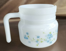 Vintage verseuse Arcopal décor Myosotis en verre opale cafetière