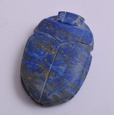 Scarabée égyptien sculpté
