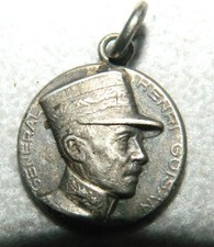 Petite médaille en argent 800 général Henri GUISAN par huguenin le Locle SUISSE