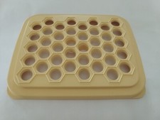 TUPPERWARE PLAQUE Raviolis  RECETTES TBE CUISINE USTENSILE Jaune 
