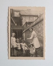 Fratrie enfants poupée