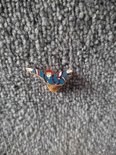 Pin parachutisme - pin's,