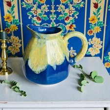 Grand pichet en céramique émaillée – bleu roi et jaune – pièce artisanale
